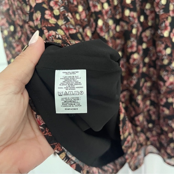 NWT Loft Shimmer Vine Pleated Yoke Blouse Black Long Sleeve Top - Picture 5 of 6